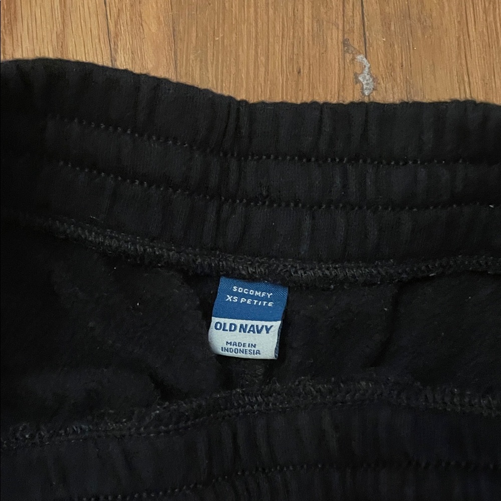 Old Navy Women’s Petite Black Wide Leg Sweatpants